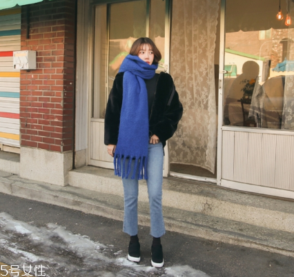 什么顏色圍巾顯臉白？選擇這幾條準(zhǔn)沒錯