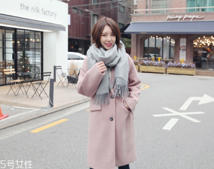 什么顏色圍巾顯臉白？選擇這幾條準(zhǔn)沒錯