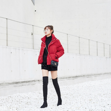 紅色羽絨服搭配什么鞋子？鞋子搭配也是關(guān)鍵