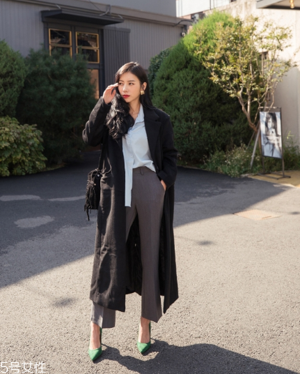 過(guò)膝大衣適合什么身材？這樣穿絕對(duì)美上天