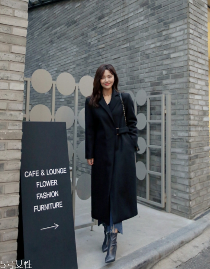 小個子適合穿過膝大衣嗎？這樣穿分分鐘視覺增高