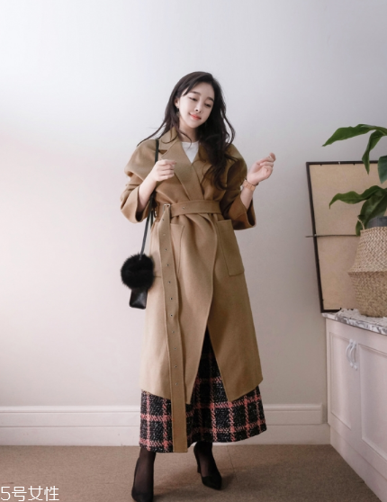 小個子適合穿過膝大衣嗎？這樣穿分分鐘視覺增高