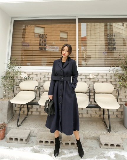 小個子適合穿過膝大衣嗎？這樣穿分分鐘視覺增高