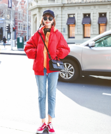 紅色羽絨服搭配什么褲子？四種混搭讓你潮范兒十足
