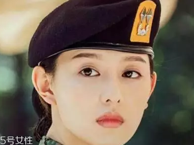 薄唇怎么畫唇妝？利用技巧打造完美唇色