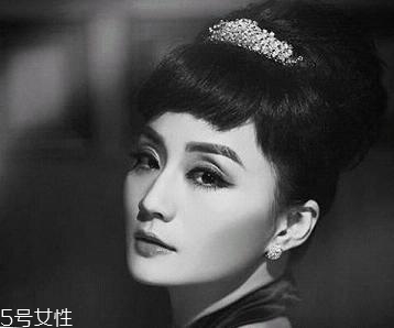 奧黛麗赫本妝容怎么畫教程 時代經(jīng)典復古妝容 奧黛麗赫本妝容怎么畫教程 時代經(jīng)典復古妝容