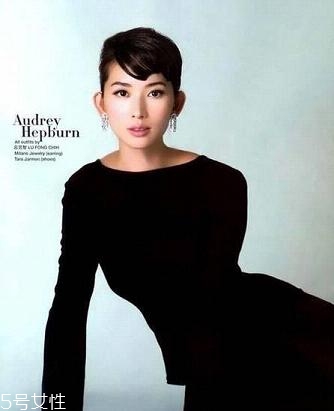 奧黛麗赫本妝容怎么畫教程 時代經(jīng)典復古妝容 奧黛麗赫本妝容怎么畫教程 時代經(jīng)典復古妝容