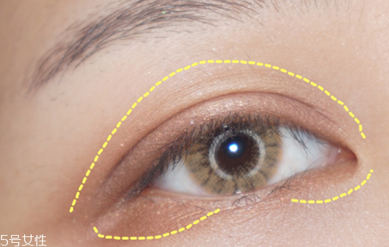 大地色眼影是什么顏色？上班族大眼妝教程