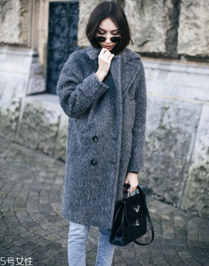 大衣什么顏色好看？這些顏色時髦又精致