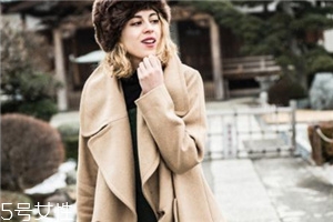 大衣什么顏色好看？這些顏色時髦又精致