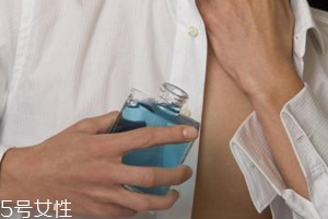 男士香水什么時候噴最好？出門前二十分鐘