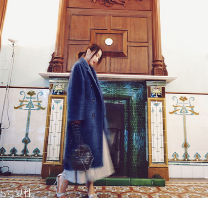 大衣哪種面料不起球？女生必備的選購技巧