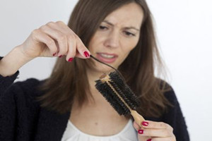 女人為什么經(jīng)常掉頭發(fā)？從根本找原因