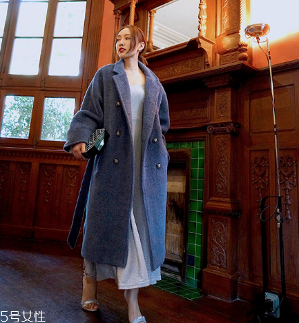 大衣哪種面料不起球？女生必備的選購技巧