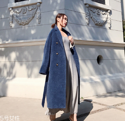大衣要買大一號嗎？不只是顯瘦顯高那么簡單
