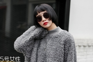 冬天衛(wèi)衣怎么穿更時(shí)髦？小心機(jī)教你把衛(wèi)衣穿出時(shí)尚感