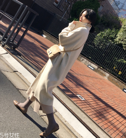 大衣是羊毛的好還是羊絨的好？這兩種材質(zhì)千萬(wàn)要分清