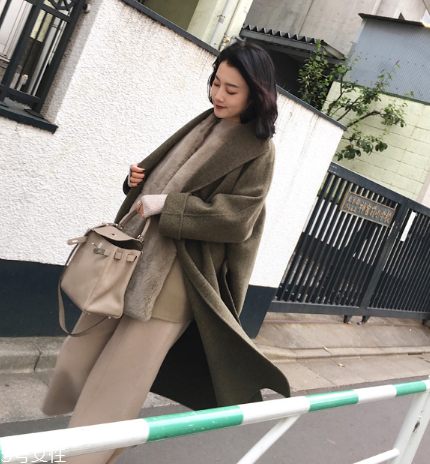 大衣有味道怎么去除？去味道必備小妙招