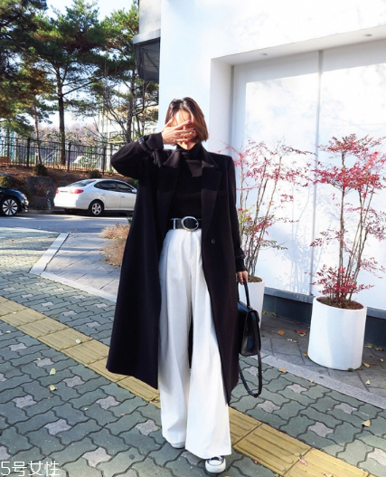 過膝大衣配什么褲子？各種混搭瞬間出眾