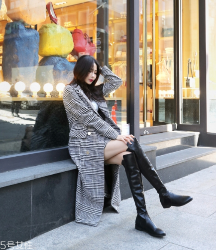 過膝大衣配什么鞋子？瞬間提升自我氣場(chǎng)