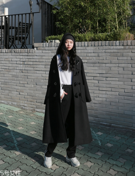 過膝大衣配什么鞋子？瞬間提升自我氣場(chǎng)