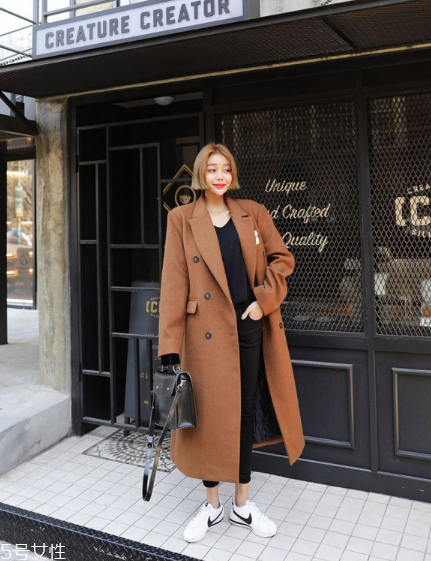 過膝大衣配什么鞋子？瞬間提升自我氣場(chǎng)
