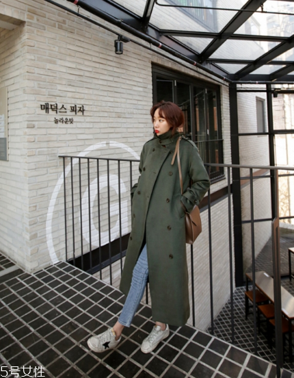 過膝大衣配什么鞋子？瞬間提升自我氣場(chǎng)