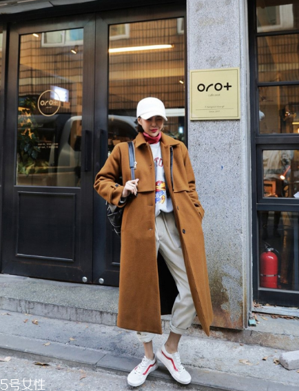 過膝大衣配什么鞋子？瞬間提升自我氣場(chǎng)