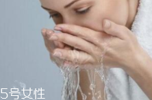 潔面乳和洗面奶是一種產(chǎn)品嗎？洗面奶適合干皮