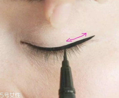 眼線筆怎么用？圖解基本的步驟