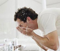 洗臉時(shí)一定要順時(shí)針嗎？只是一種習(xí)慣