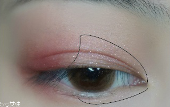 2018秋冬酒紅色眼妝怎么畫？神秘又有女人味的妝容