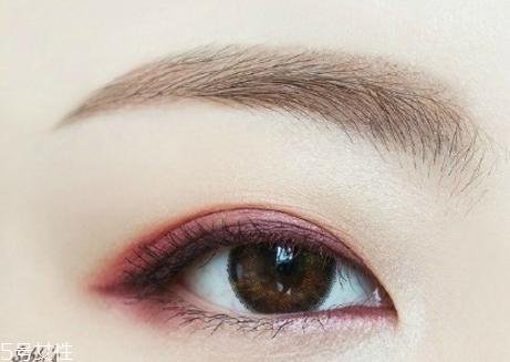 2018秋冬酒紅色眼妝怎么畫？神秘又有女人味的妝容