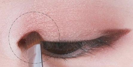眼線筆可以用什么代替？手邊沒有眼線筆可以這樣做