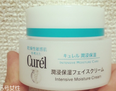 Curel乳霜早晚都能用嗎？夜間用最好