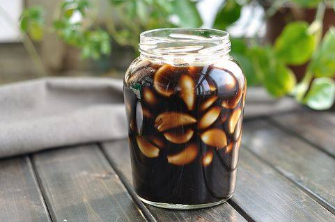 臘八蒜放冷的地方還是熱的地方好？視情況而定