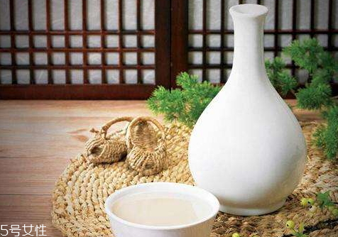 米酒能放冰箱嗎 會(huì)越來(lái)越甜 米酒能放冰箱嗎 會(huì)越來(lái)越甜