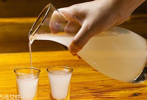 米酒能放冰箱嗎 會(huì)越來(lái)越甜 米酒能放冰箱嗎 會(huì)越來(lái)越甜