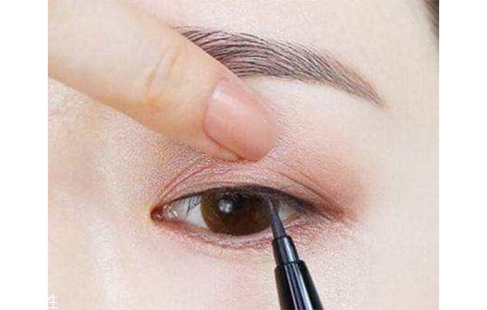化眼妝對(duì)眼睛有害嗎？好看又迷人的眼妝