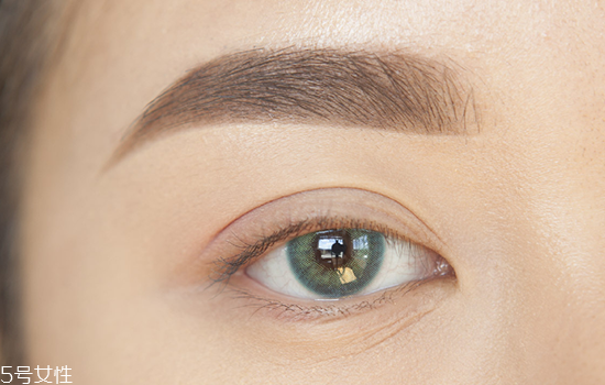 如何化妝使眼睛變大？落日線放大雙眼