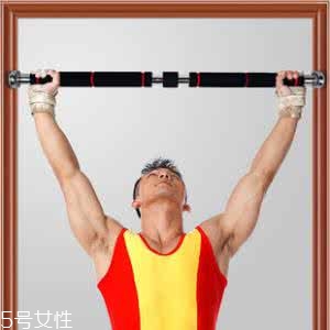單杠的好處有哪些？練習(xí)單杠好處多多