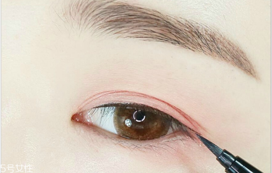 西柚色眼影怎么畫？教你畫高冷女神妝容