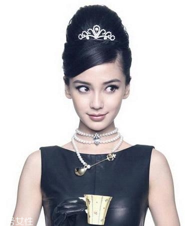 奧黛麗赫本妝容怎么畫教程 時代經(jīng)典復古妝容 奧黛麗赫本妝容怎么畫教程 時代經(jīng)典復古妝容