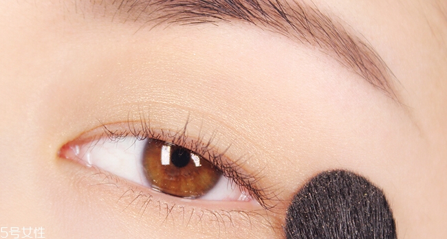 西柚色眼影怎么畫？教你畫高冷女神妝容