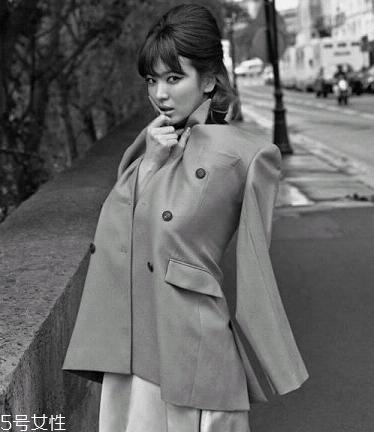 奧黛麗赫本妝容怎么畫教程 時代經(jīng)典復古妝容 奧黛麗赫本妝容怎么畫教程 時代經(jīng)典復古妝容