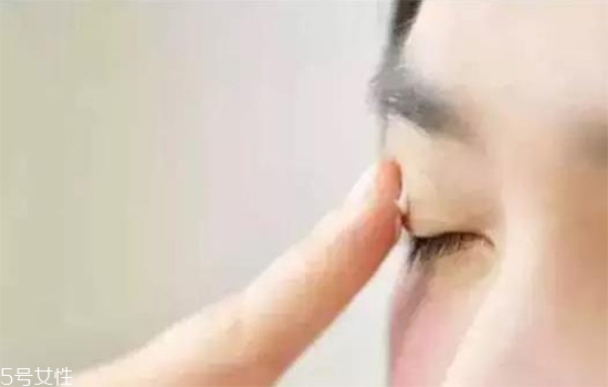 化眼妝對(duì)眼睛有害嗎？好看又迷人的眼妝