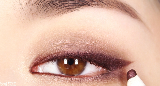 西柚色眼影怎么畫？教你畫高冷女神妝容