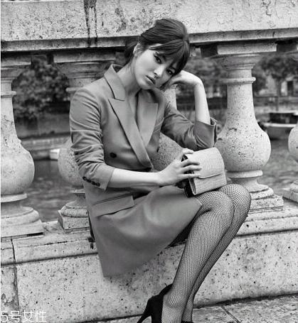 奧黛麗赫本妝容怎么畫教程 時代經(jīng)典復古妝容 奧黛麗赫本妝容怎么畫教程 時代經(jīng)典復古妝容