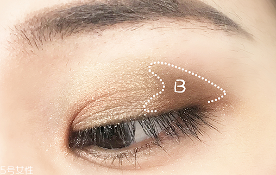 粉棕色眼妝怎么畫(huà)？蜜桃?jiàn)y畫(huà)法