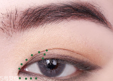 早春流行色綠色眼妝教程 非常有心機的一招 早春流行色綠色眼妝教程 非常有心機的一招